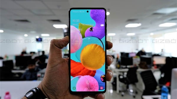 ভারতে সস্তা হল দুনিয়ার সবথেকে জনপ্রিয় স্মার্টফোন ভারতে সস্তা হল দুনিয়ার সবথেকে জনপ্রিয় স্মার্টফোন