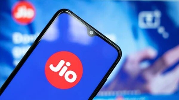 গুগলের সঙ্গে হাত মিলিয়ে সস্তার স্মার্টফোন আনছে জিও গুগলের সঙ্গে হাত মিলিয়ে সস্তার স্মার্টফোন আনছে জিও